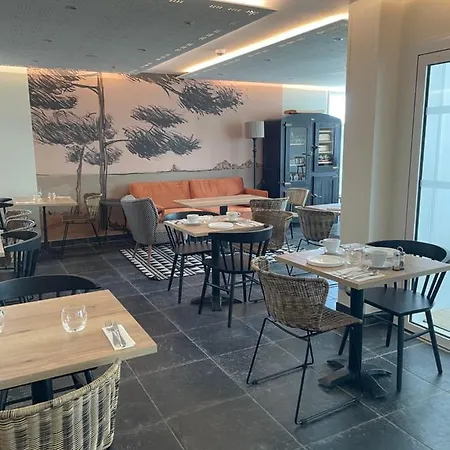 Hotel Le Martray 3*